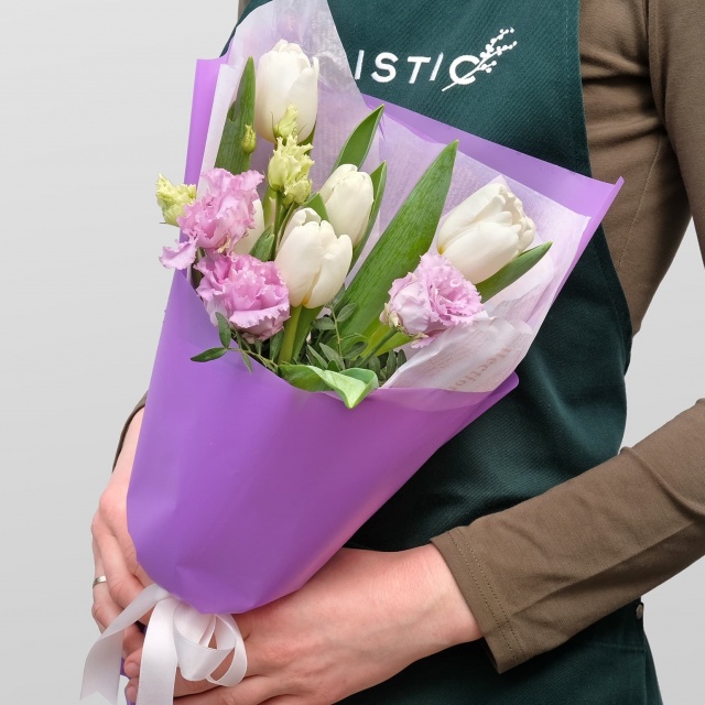 Букет из Эустомы и Тюльпанов «Цветочное Сияние» Букет из Эустомы и Тюльпанов «Цветочное Сияние»