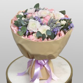 Букет из Ранункулюсов и Роз «Радуга цветов»