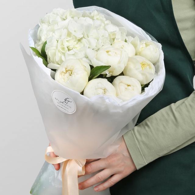 Букет из Пионов и Гортензии «Хрустальная мечта» Букет из Пионов и Гортензии «Хрустальная мечта»