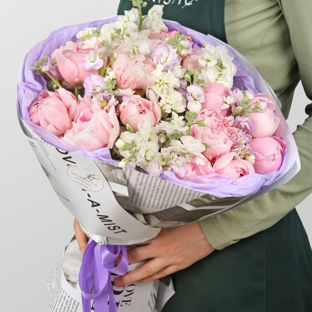 Букет из Пионов и Маттиолы «Ванильное облако» Букет из Пионов и Маттиолы «Ванильное облако»