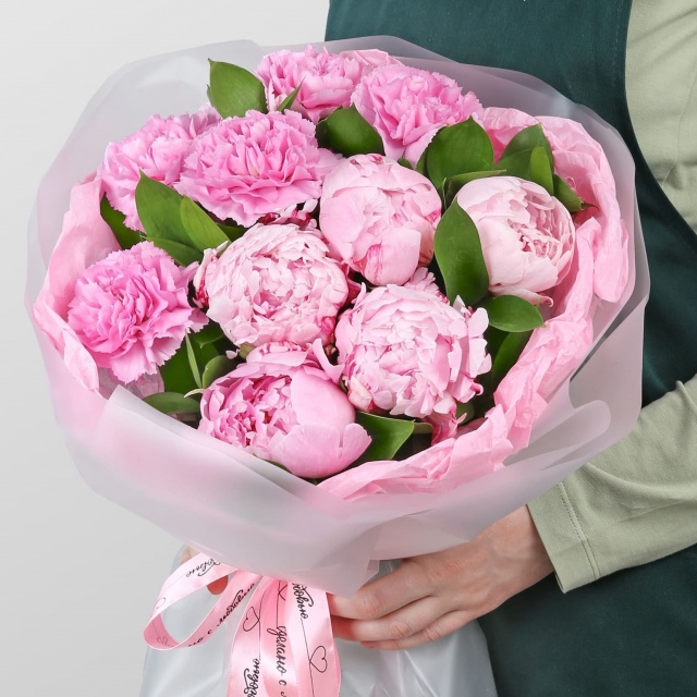 Букет из Пионов и Гвоздики «Розовый туман» Букет из Пионов и Гвоздики «Розовый туман»