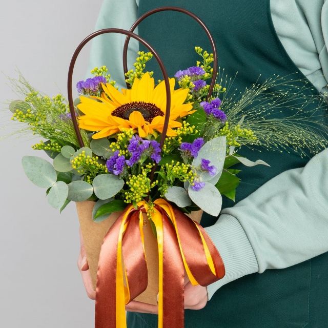 Композиция из Подсолнуха и Солидаго «Лесная Сказка» Композиция из Подсолнуха и Солидаго «Лесная Сказка»