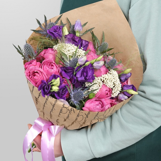 Букет из кустовых Роз и Эустомы «Учебный Марафон» Букет из кустовых Роз и Эустомы «Учебный Марафон»