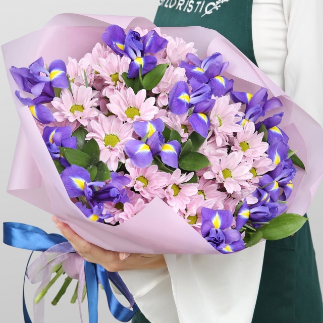 Букет из Хризантемы и Ирисов «Светлый роман» Букет из Хризантемы и Ирисов «Светлый роман»