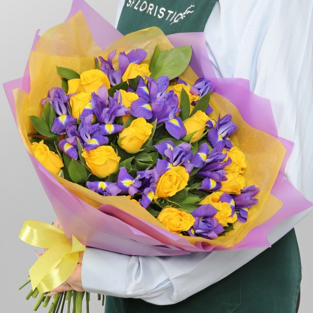 Букет Роз и Ирисов «Шепот природы» Букет Роз и Ирисов «Шепот природы»