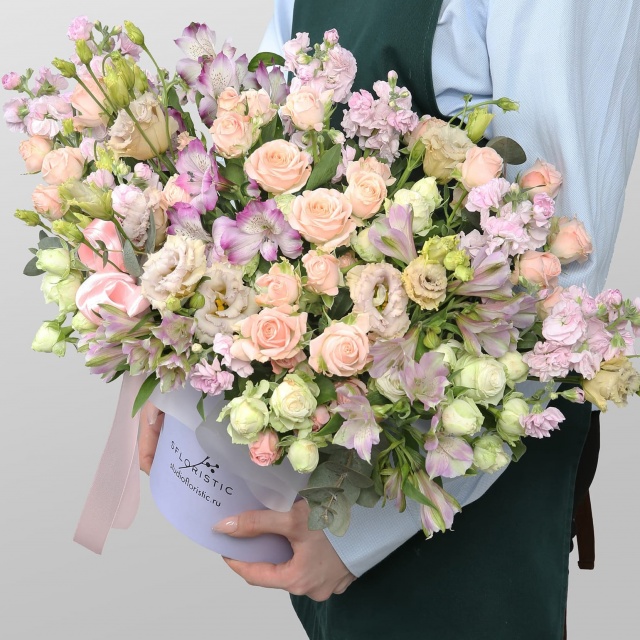 Композиция из кустовых Роз, Маттиол и Эустомы «Элегантность времени» Композиция из кустовых Роз, Маттиол и Эустомы «Элегантность времени»