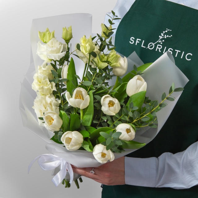 Букет из Эустомы и Тюльпанов «Лебединая Верность» Букет из Эустомы и Тюльпанов «Лебединая Верность»