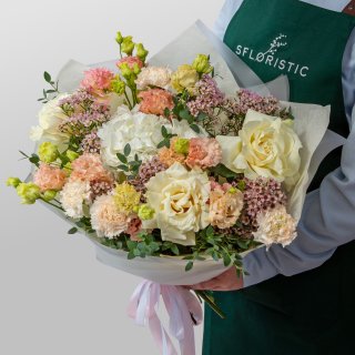 Букет из Гвоздик, Эустомы и Роз «Нежная палитра» Букет из Гвоздик, Эустомы и Роз «Нежная палитра»