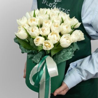 Композиция из Пионовидных Тюльпанов в шляпной коробке «Утро в саду» Композиция из Пионовидных Тюльпанов в шляпной коробке «Утро в саду»