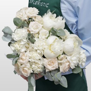 Букет из Пионов, Гвоздик и Кустовых Роз «Лунная Нота» Букет из Пионов, Гвоздик и Кустовых Роз «Лунная Нота»