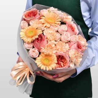 Букет из Роз, Гермини и Гвоздик «Лёгкая радость» Букет из Роз, Гермини и Гвоздик «Лёгкая радость»