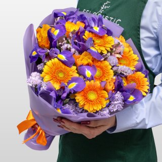 Букет из Роз, Ирисов и Гермини «Флер де Лис» Букет из Роз, Ирисов и Гермини «Флер де Лис»