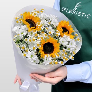 Букет из Подсолнухов, Ромашек и Сантини «Нежное сияние» Букет из Подсолнухов, Ромашек и Сантини «Нежное сияние»