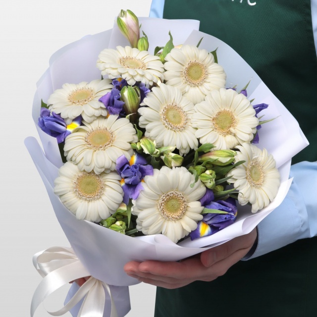 Букет из Ирисов, Альстромерий и Гермини «Храброе сердце» Букет из Ирисов, Альстромерий и Гермини «Храброе сердце»