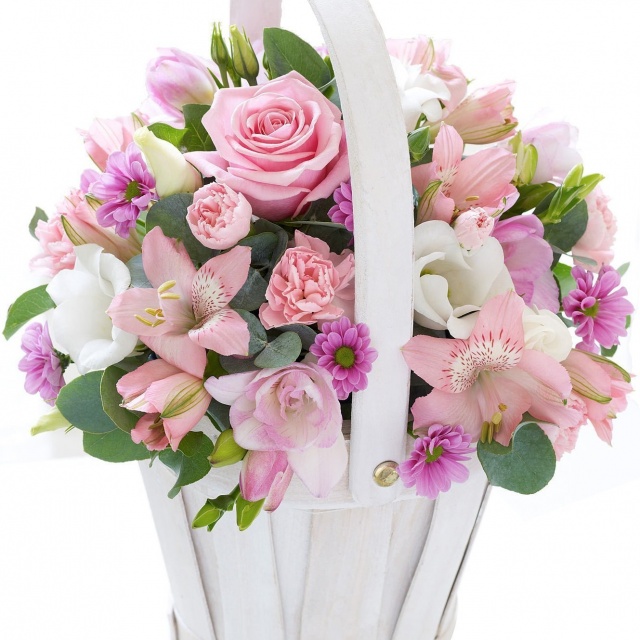 Композиция из Роз, Альстромерий и Лизиантуса в корзине «Розовый милый» Композиция из Роз, Альстромерий и Лизиантуса в корзине «Розовый милый»