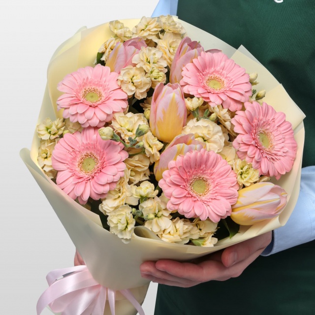 Букет из Тюльпанов, Гермини и Маттиолы «Мильфей» Букет из Тюльпанов, Гермини и Маттиолы «Мильфей»