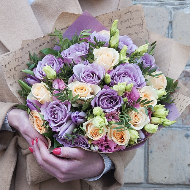 Букет из Роз, Тюльпанов и Лизиантуса «Софи» Букет из Роз, Тюльпанов и Лизиантуса «Софи»