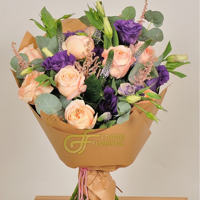 Букет из Пионовидной розы, Лизиантуса и Вероники «Париж подождет» Букет из Пионовидной розы, Лизиантуса и Вероники «Париж подождет»