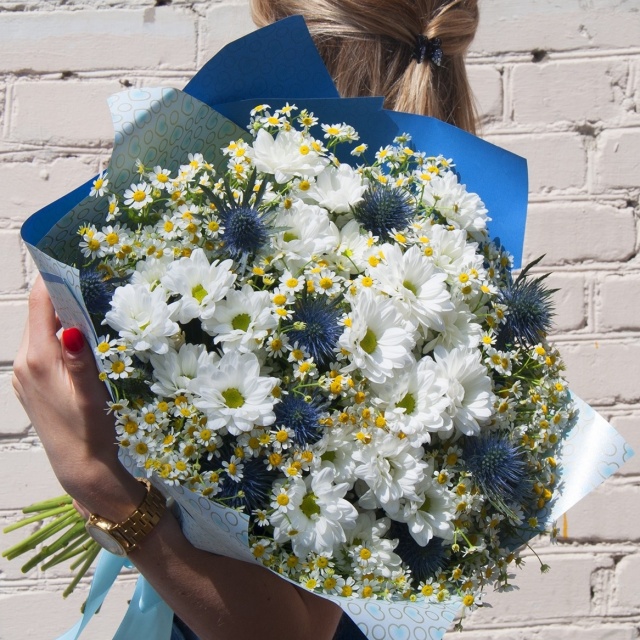 Букет из Ромашек и Хризантем «Свежий ветер» Букет из Ромашек и Хризантем «Свежий ветер»