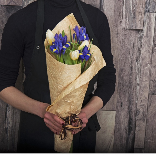 Букет из Тюльпана и Ириса «Звездный путь» Букет из Тюльпана и Ириса «Звездный путь»