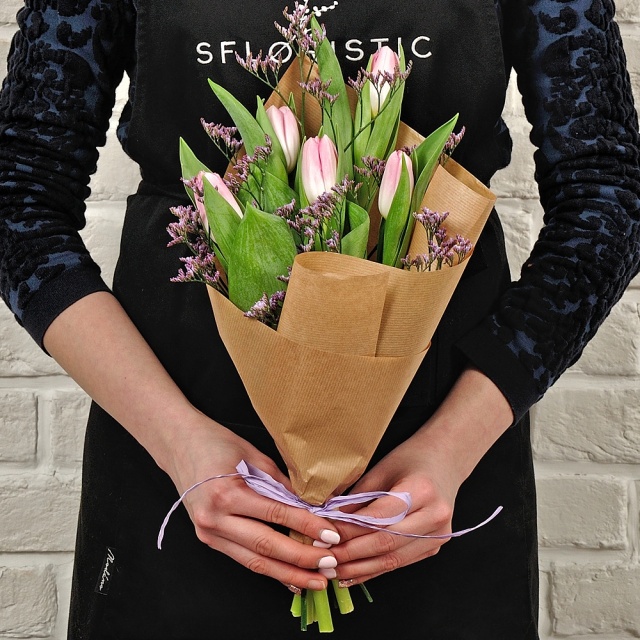 Букет из Тюльпанов и Лимониума «Весенний стандарт» Букет из Тюльпанов и Лимониума «Весенний стандарт»