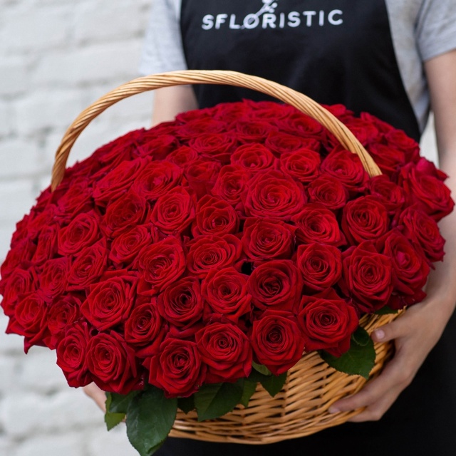 Композиция из Роз в корзине «Признание в любви» Композиция из Роз в корзине «Признание в любви»