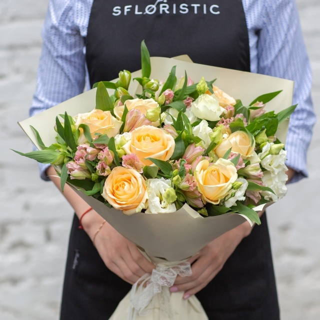 Букет из Роз и Эустомы «Летний сон» Букет из Роз и Эустомы «Летний сон»