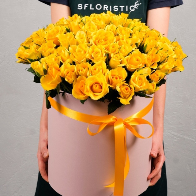 Желтая роза Кения в коробке 101шт Желтая роза Кения в коробке 101шт