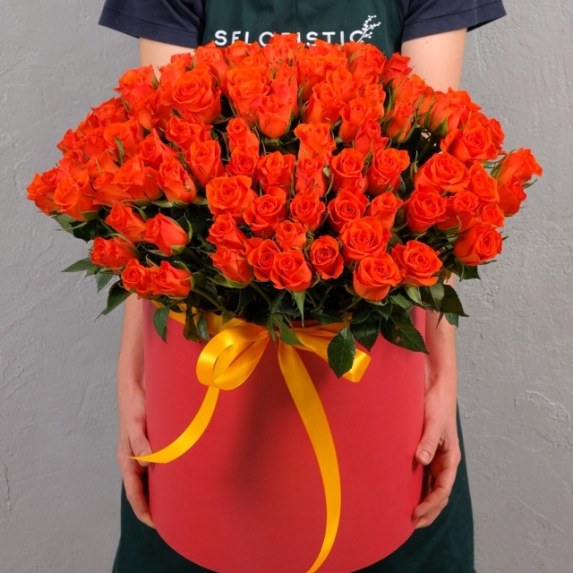 Композиция из Оранжевых Роз Кения в шляпной коробке 101шт Композиция из Оранжевых Роз Кения в шляпной коробке 101шт