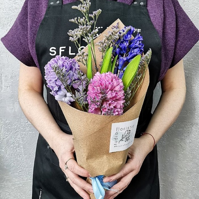 Букет из Гиацинтов и Лимониума «Акварель» Букет из Гиацинтов и Лимониума «Акварель»