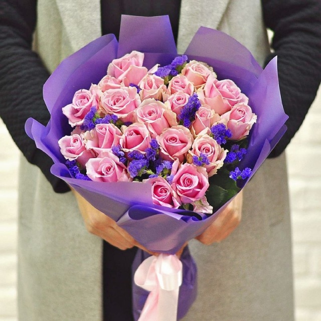 Букет из розовых Роз 40 см и Статицы «Амира» Букет из розовых Роз 40 см и Статицы «Амира»