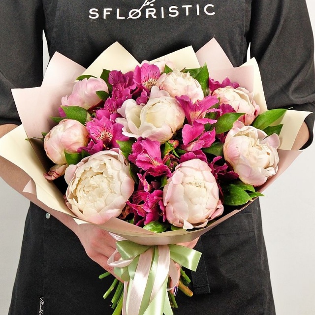 Букет из Пионов и Альстромерии «Предчувствие любви» Букет из Пионов и Альстромерии «Предчувствие любви»