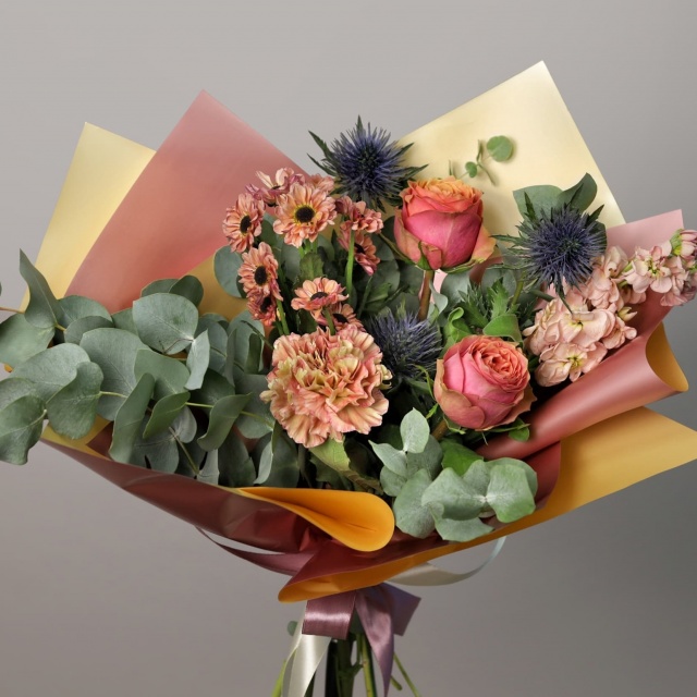 Букет из Роз, Хризантем и Маттиолы «Черничный Раф мини» Букет из Роз, Хризантем и Маттиолы «Черничный Раф мини»