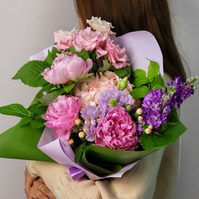 Букет из Гортензии, Пионов, Эустомы и Маттиолы «Лесные ягоды» Букет из Гортензии, Пионов, Эустомы и Маттиолы «Лесные ягоды»