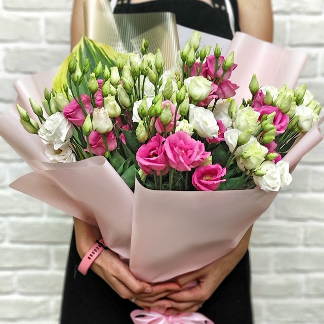 Букет микс из Эустомы и Хосты «Альтер» Букет микс из Эустомы и Хосты «Альтер»