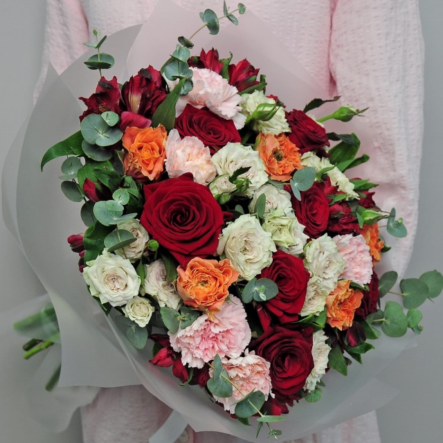 Букет из Роз и Диантуса «Роскошный» Букет из Роз и Диантуса «Роскошный»