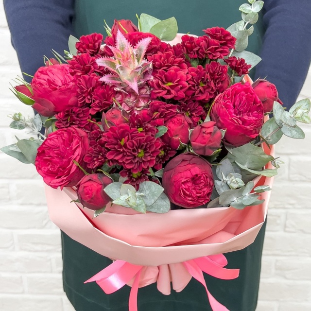 Букет из Роз Ред Пиано, Кустовой Хризантемы и Ананаса «Таинственный остров» Букет из Роз Ред Пиано, Кустовой Хризантемы и Ананаса «Таинственный остров»