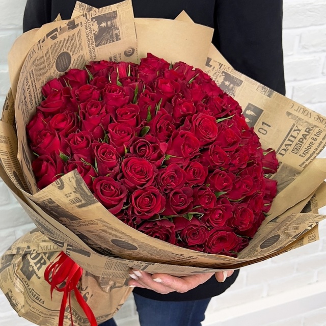 Букет из красной кенийской розы 101 шт «Роскошной» Букет из красной кенийской розы 101 шт «Роскошной»