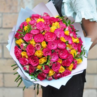 Букет роз малиново-желтый «Яркой» Букет роз малиново-желтый «Яркой»