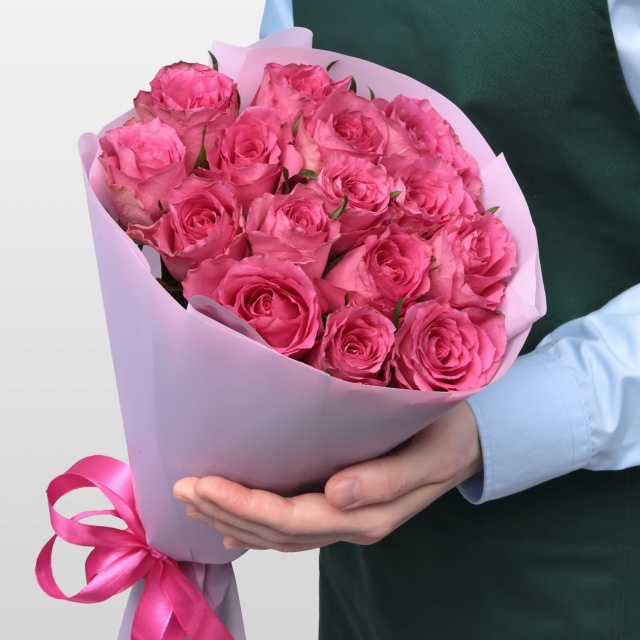 Букет розовых Роз Кения 60 см 15 шт «Ослепительной» Букет розовых Роз Кения 60 см 15 шт «Ослепительной»