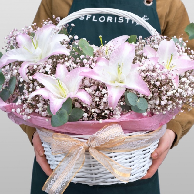 Корзина из Гипсофилы и Лилии в корзине «Дыханье ветра» Корзина из Гипсофилы и Лилии в корзине «Дыханье ветра»