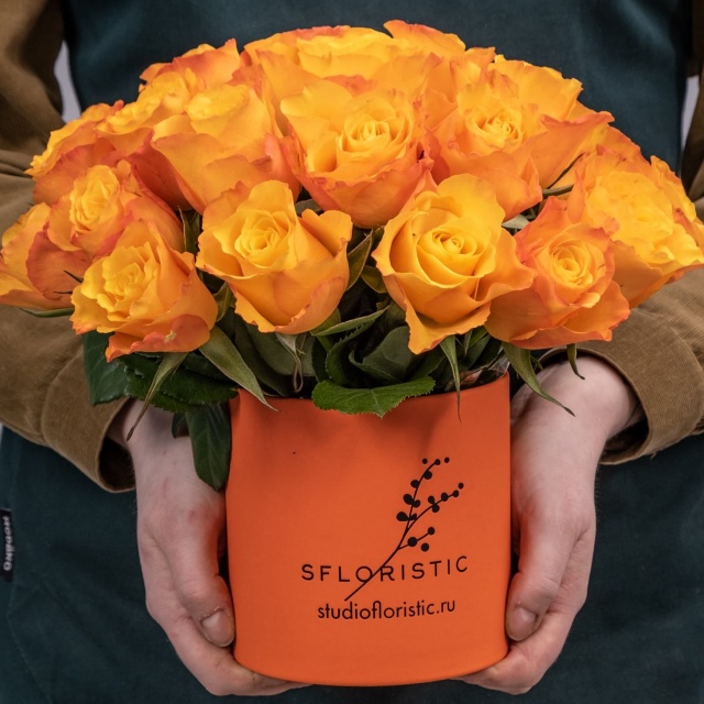 Композиция из оранжевых Роз Кения 25 шт в шляпной коробке «Сладкая хурма» Композиция из оранжевых Роз Кения 25 шт в шляпной коробке «Сладкая хурма»