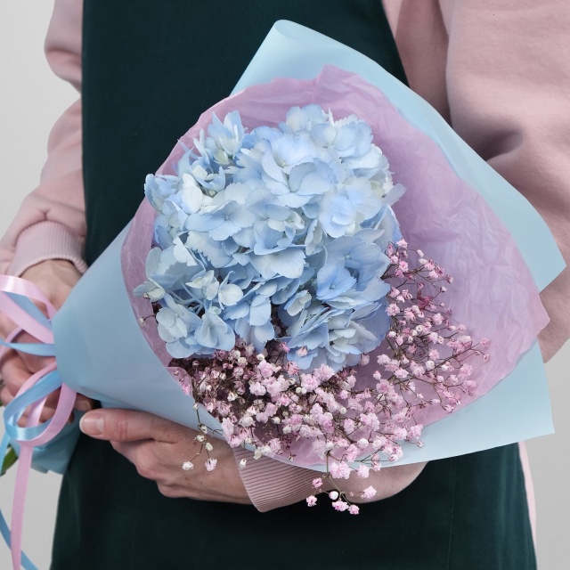 Букет из гортензии и гипсофилы «Инь и Ян» Букет из гортензии и гипсофилы «Инь и Ян»