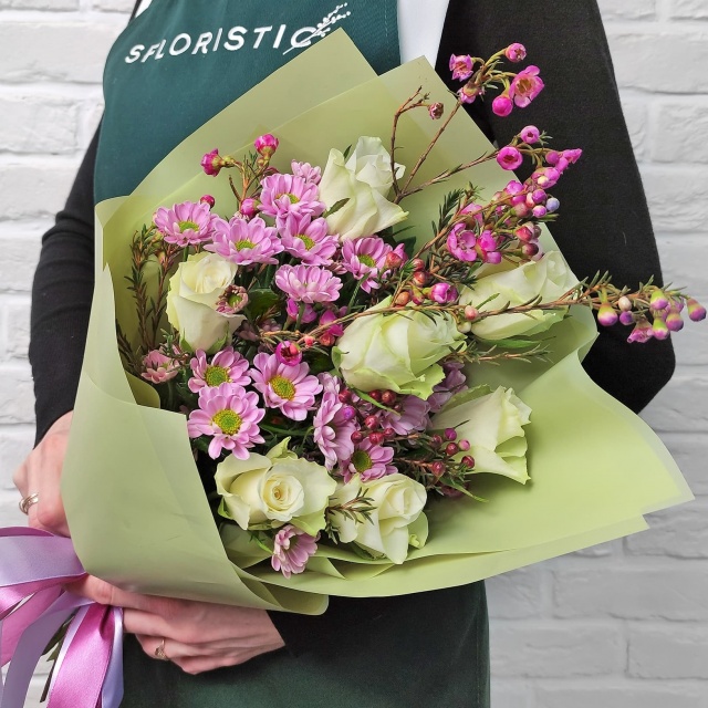 Букет из Кении, Кустовой Хризантемы и Ваксфлауэра «Геральдон» Букет из Кении, Кустовой Хризантемы и Ваксфлауэра «Геральдон»