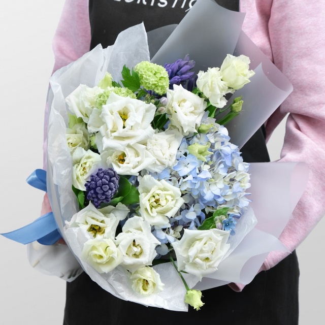 Букет из Гортензии, Эустомы, Гиацинта «Мелодия чувств» Букет из Гортензии, Эустомы, Гиацинта «Мелодия чувств»