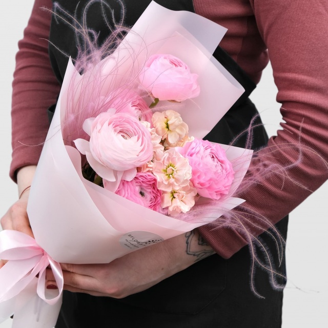 Букет из Ранункулюсов и Маттиолы «Розовый карнавал» Букет из Ранункулюсов и Маттиолы «Розовый карнавал»