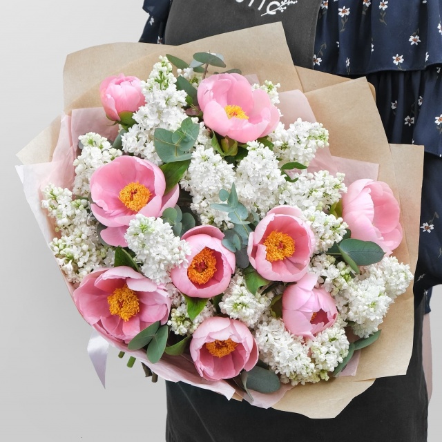 Букет из Сирени и Пионов «Нежность чувств» Букет из Сирени и Пионов «Нежность чувств»