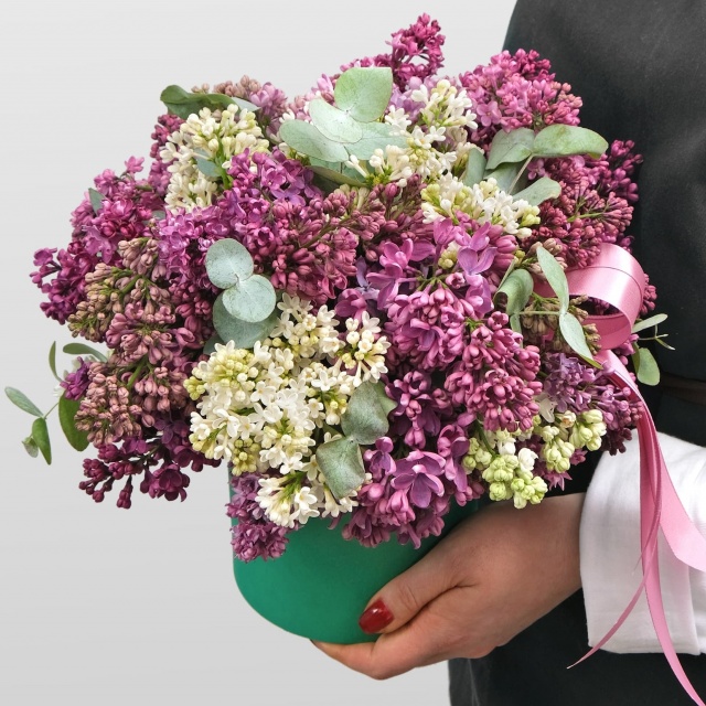 Композиция из Сирени «Анабель» с эвкалиптом Композиция из Сирени «Анабель» с эвкалиптом