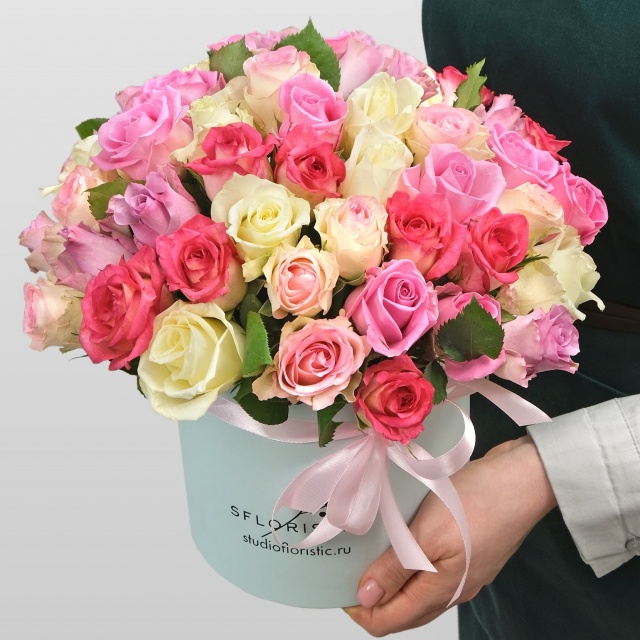 Композиция из кенийских Роз 51 шт в шляпной коробке «Рамона» Композиция из кенийских Роз 51 шт в шляпной коробке «Рамона»