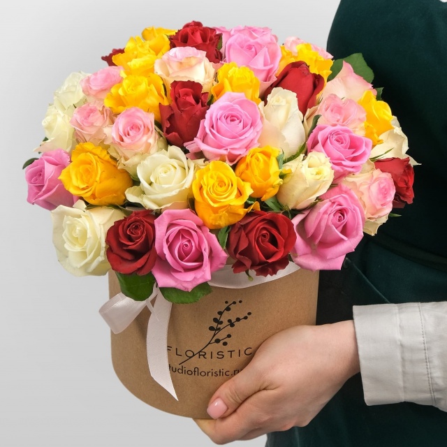 Композиция из кенийских Роз 51 шт в шляпной коробке «Беатриса» Композиция из кенийских Роз 51 шт в шляпной коробке «Беатриса»